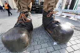 Πώς είναι να σε μεγαλώνει ένας γίγαντας?(Η ζωή μέσα απ΄τα μάτια των παιδιών).