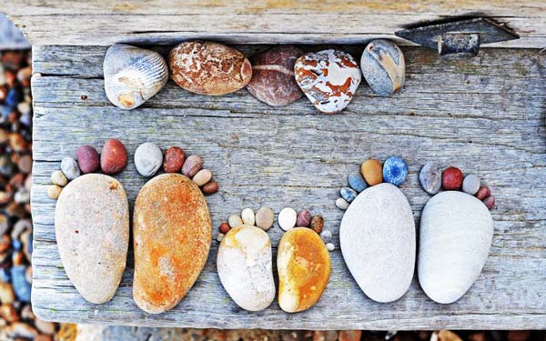 Πατουσάκια απο βότσαλα!