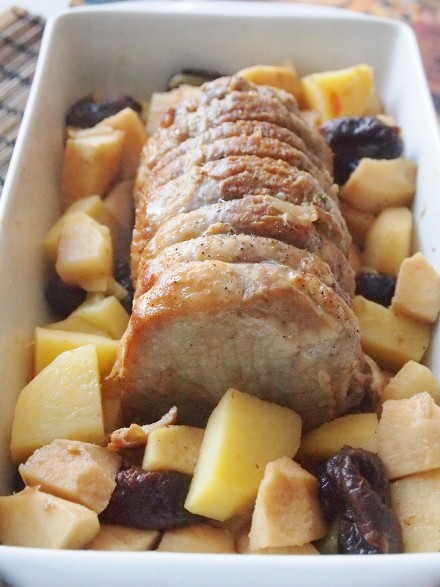 Χοιρινό ρολό με δαμάσκηνα και κυδώνια!