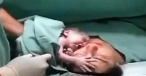 Ο μαγικός δεσμός μαμάς και παιδιού ! Bίντεο!