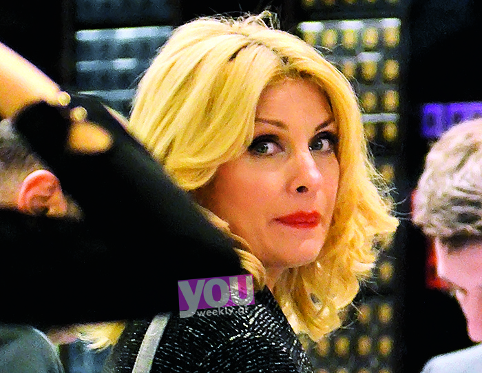 Η ενόχληση της Ελένης Μενεγάκη από το κυνηγητό των παπαράτσι! Πού την πέτυχαν; (PHOTOS)