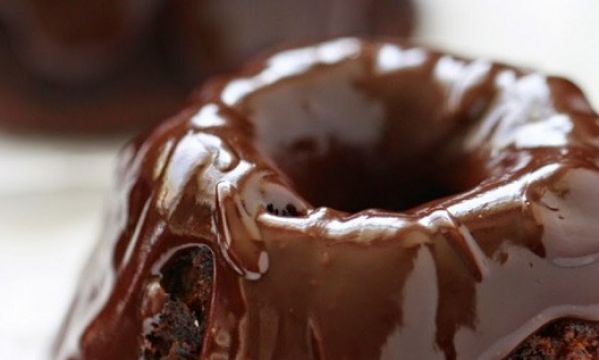 Συνταγή για ατομικό κέικ σοκολάτας στο πι και φι με 6 υλικά!