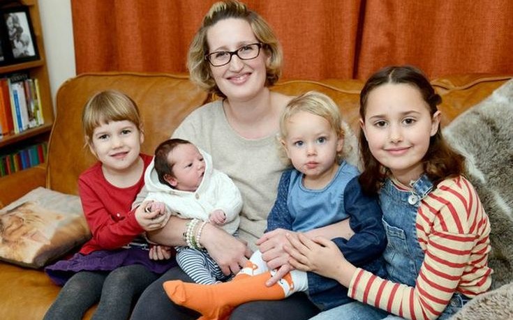 Γέννησε 3 παιδιά την ίδια ημερομηνία σε διαφορετικές χρόνιές!