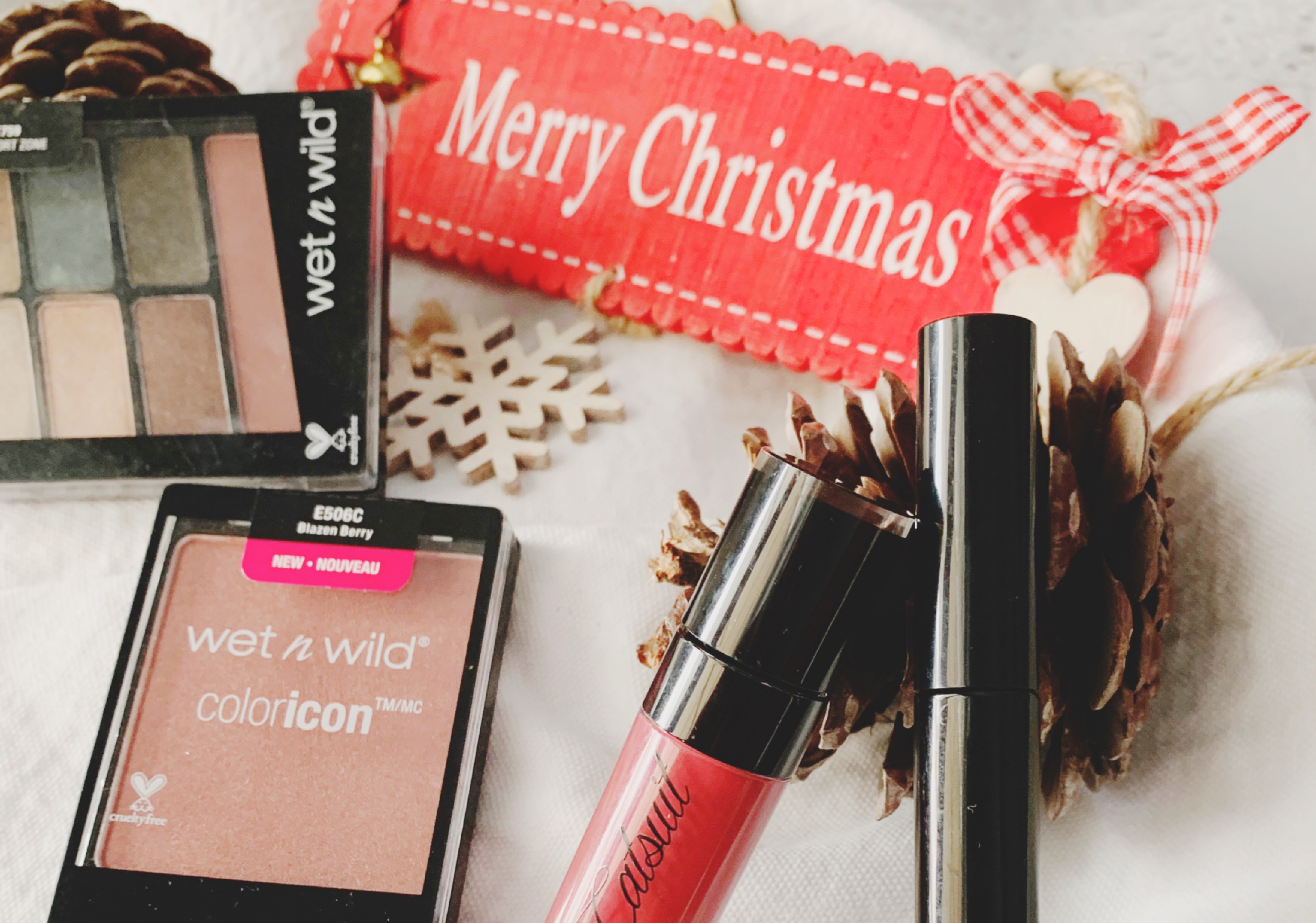 Δώρα ομορφιάς για τα Χριστούγεννα από την “Wet n wild” και την Skouras Cosmetics.