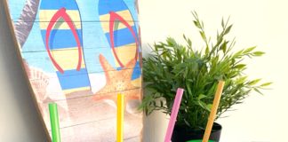 Καλοκαιρινή διακόσμηση τραπεζιού στο μπαλκόνι