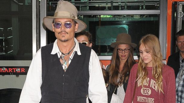 H κόρη του Johnny Depp στο πρώτο της εξώφυλλο!