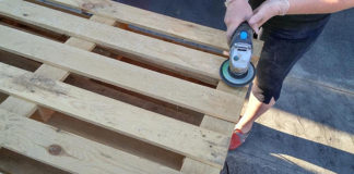 Γυναίκα αγόρασε Παλέτες και δεν θα πιστέψεις τι έφτιαξε ολομόναχη!